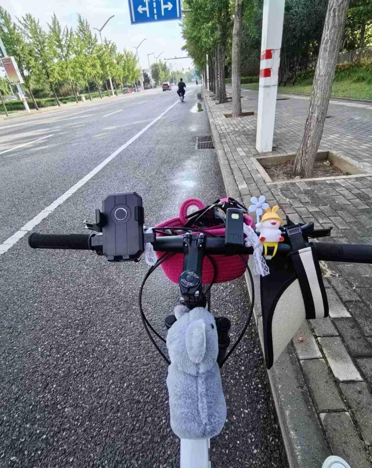 我的今日状态：😁轻松愉快
我这里的天气：🌤️多云

生活最美的样子大概就是：
