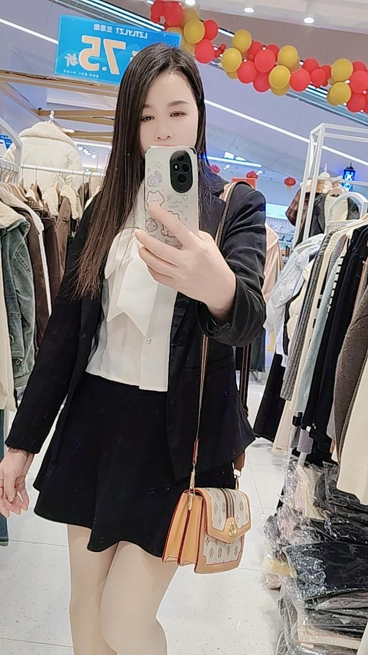 穿黑色衣服显瘦