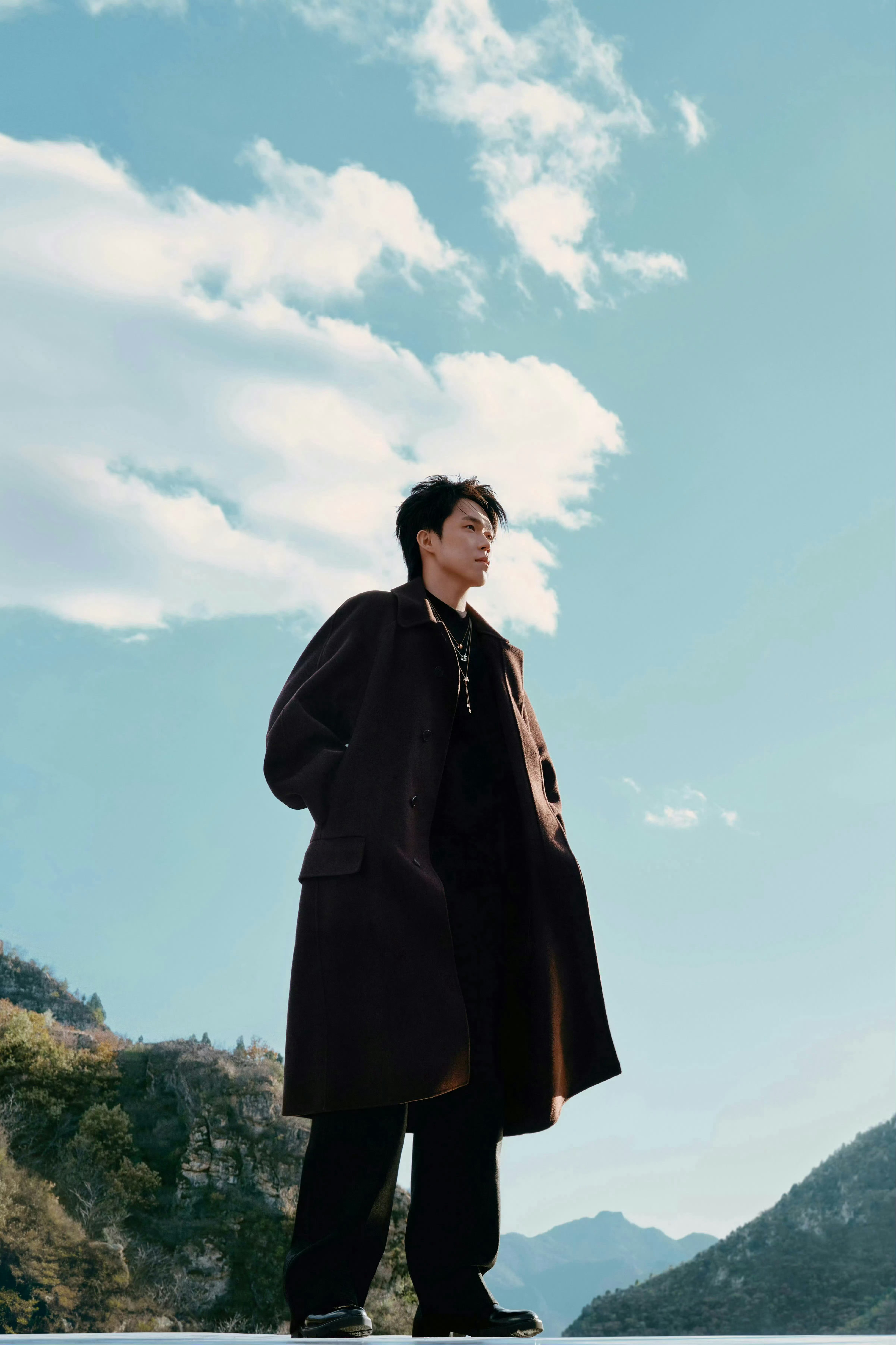 身材好确实是加分项，外形好的人就是这么有魅力，能够游刃有余地穿着各种风格的服饰。