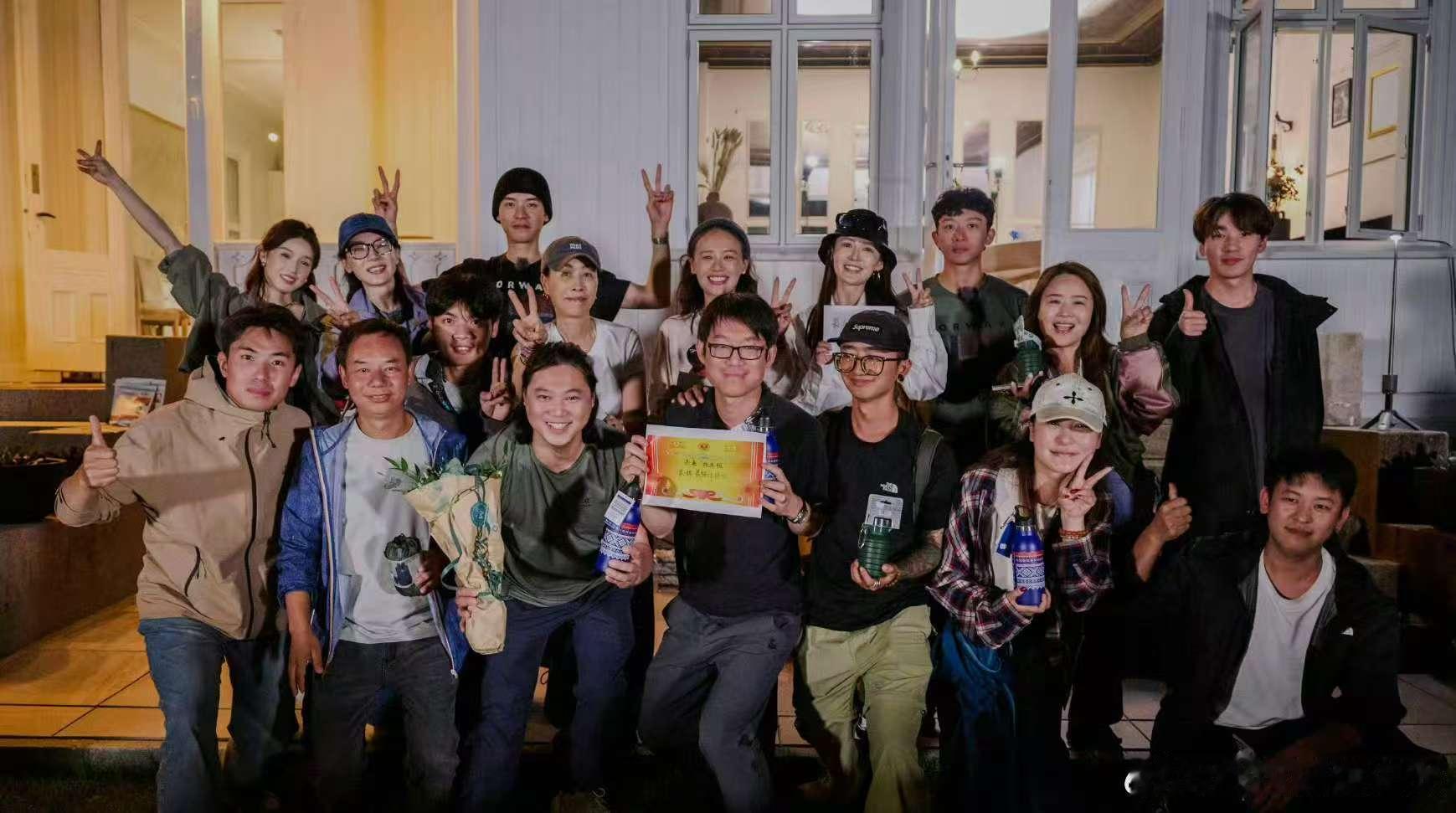 龚俊花少7大合影，大帅哥笑的好开心！ ​​​