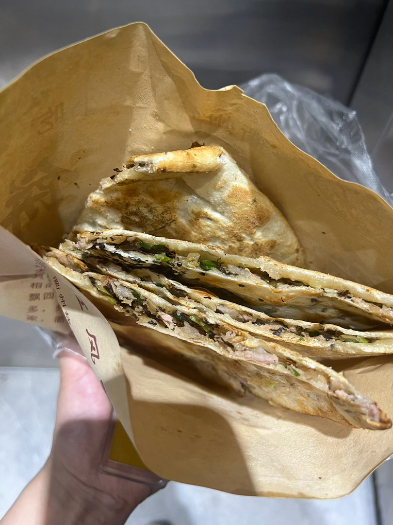 哎呀发什么量多马上就不保了不到1000了先吃块饼垫垫肚子，马上做饭