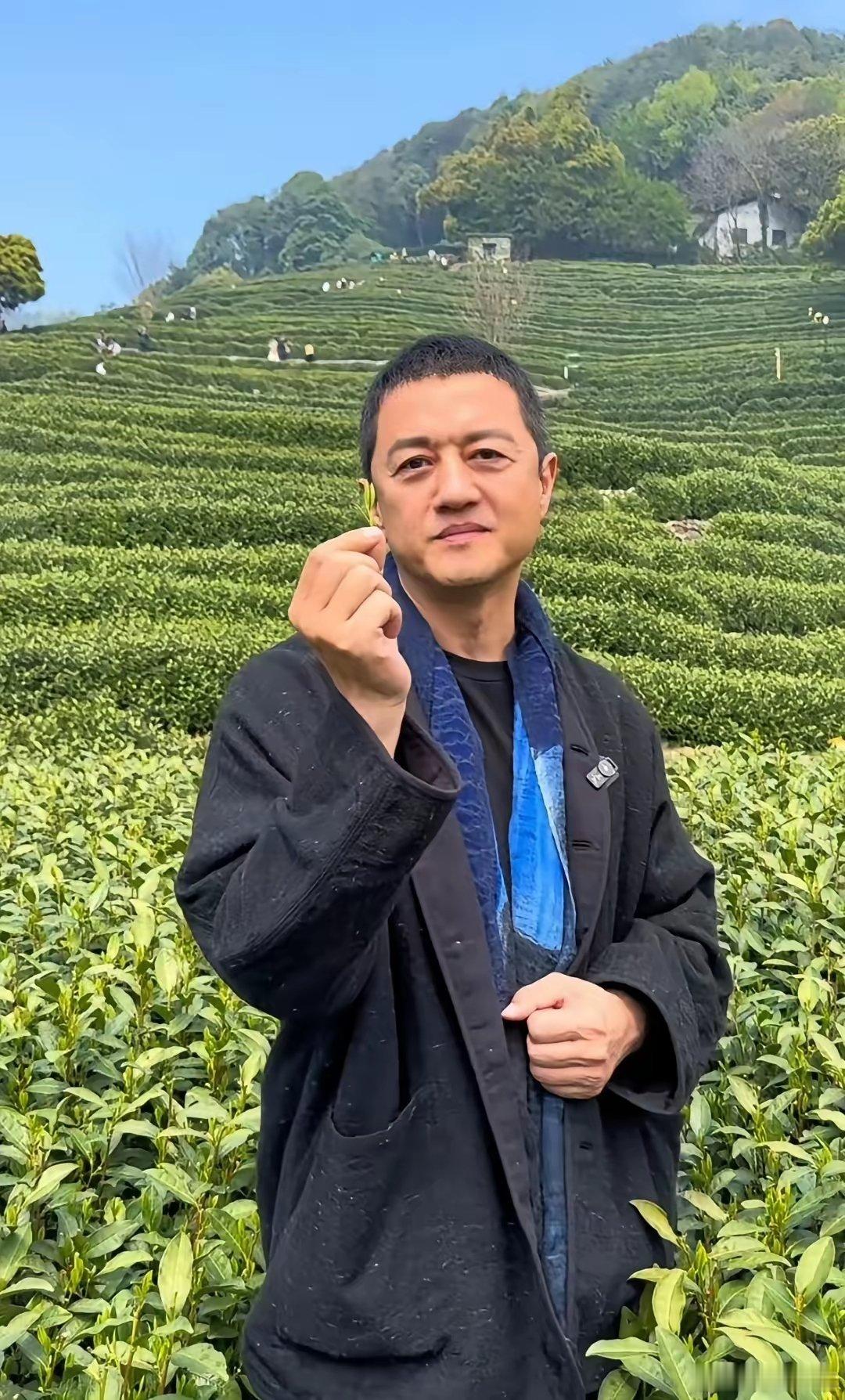 李亚鹏你就听网友一句劝吧不要再卖什么茶叶了，实在不行，你就卖一点日用品，或者卖新