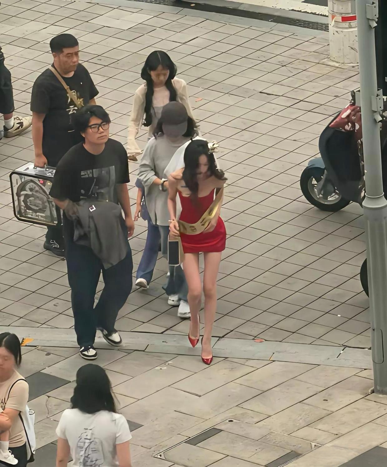 只有瘦到这种程度上镜才刚刚好 