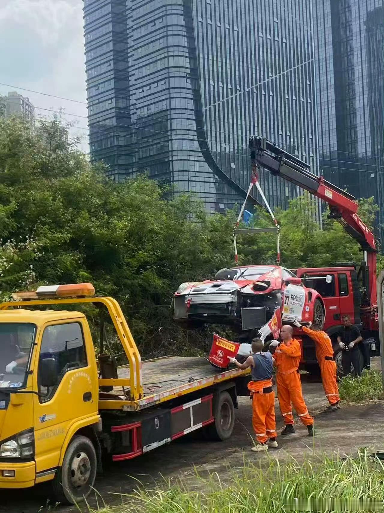 闫闯退赛恭喜取得倒数第一的好成绩