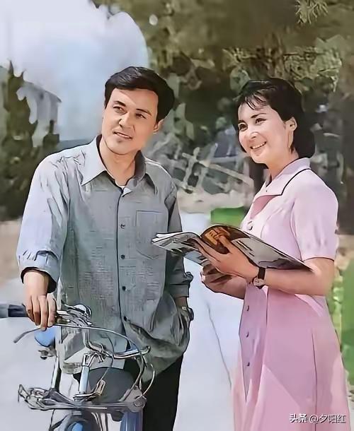 时代青年棒，
潇洒更时尚。
才貌多相当，
正在处对象。