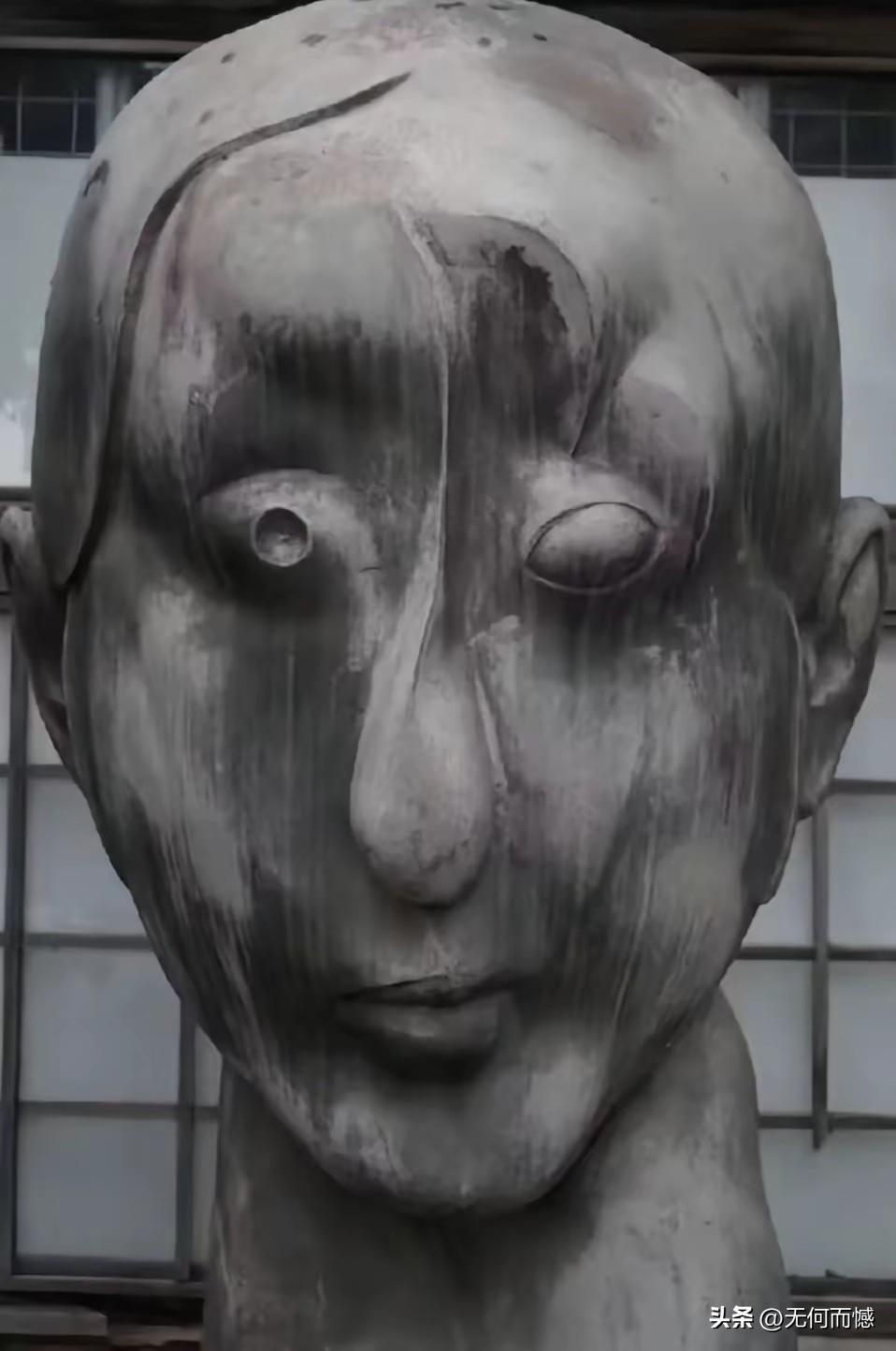 秋瑾不仅一个女英雄，也是一个非常有气质的大美女，也不知道这个所谓的雕塑家，为什么