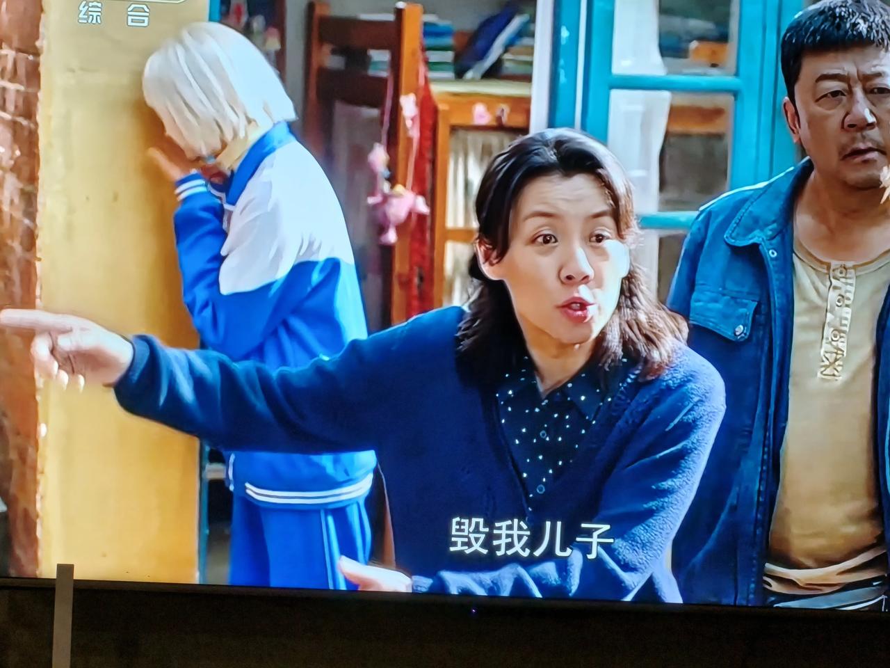 《生逢其时》全剧最温暖的人就是曹老爷子。他善良，明事理。齐曹两家闹崩，他偷偷摸摸