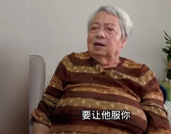 老太太说，婚姻里，女人不要老是找男人吵架，吵是输。

你要让男人服你，觉得离开你