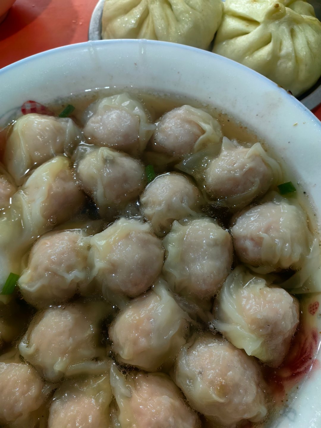 *在路上*26年自驾游第28天...扁肉，q弹的猪肉馅儿。猪肉韭菜大葱煎包，咸口