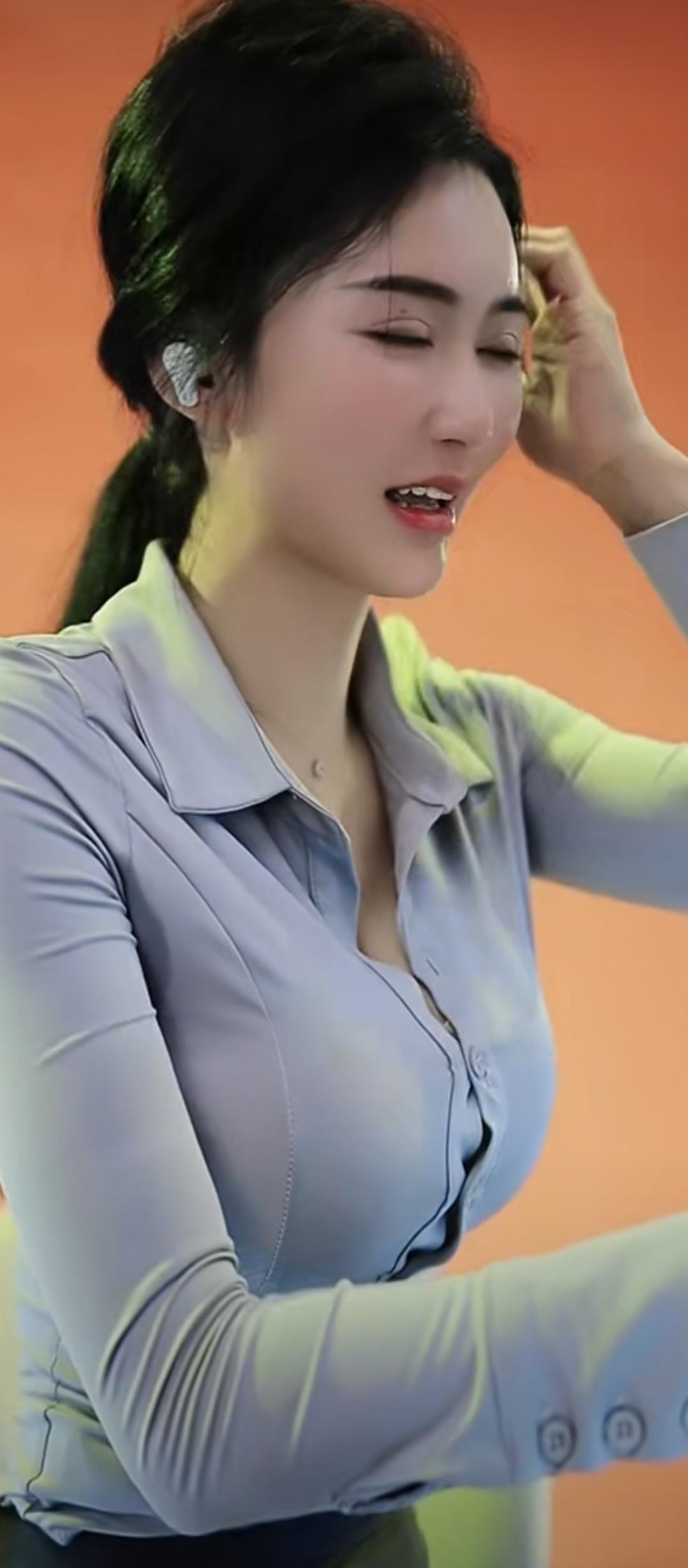 优雅气质，温柔动人，时尚穿搭，自信满满。