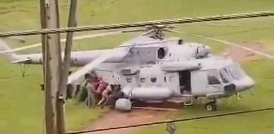 一架印度空军的直升机，最近在斯里兰卡闹了个笑话。它本来是去救灾的，结果自己先出了