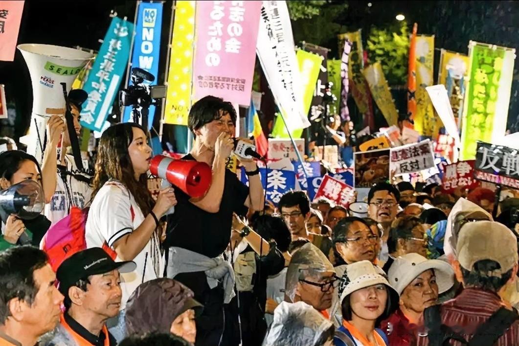 昨日，日本抗议者要求高市早苗尽快致歉，直言“不懂外交之人不配担任首相”，还要求其