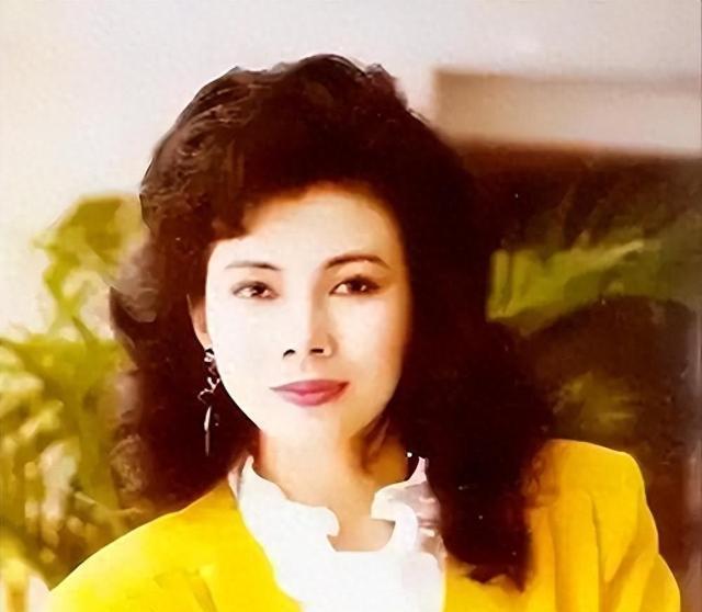67岁央视名嘴阚丽君：不婚不育，却把300万积蓄全给了山里娃？她图什么 