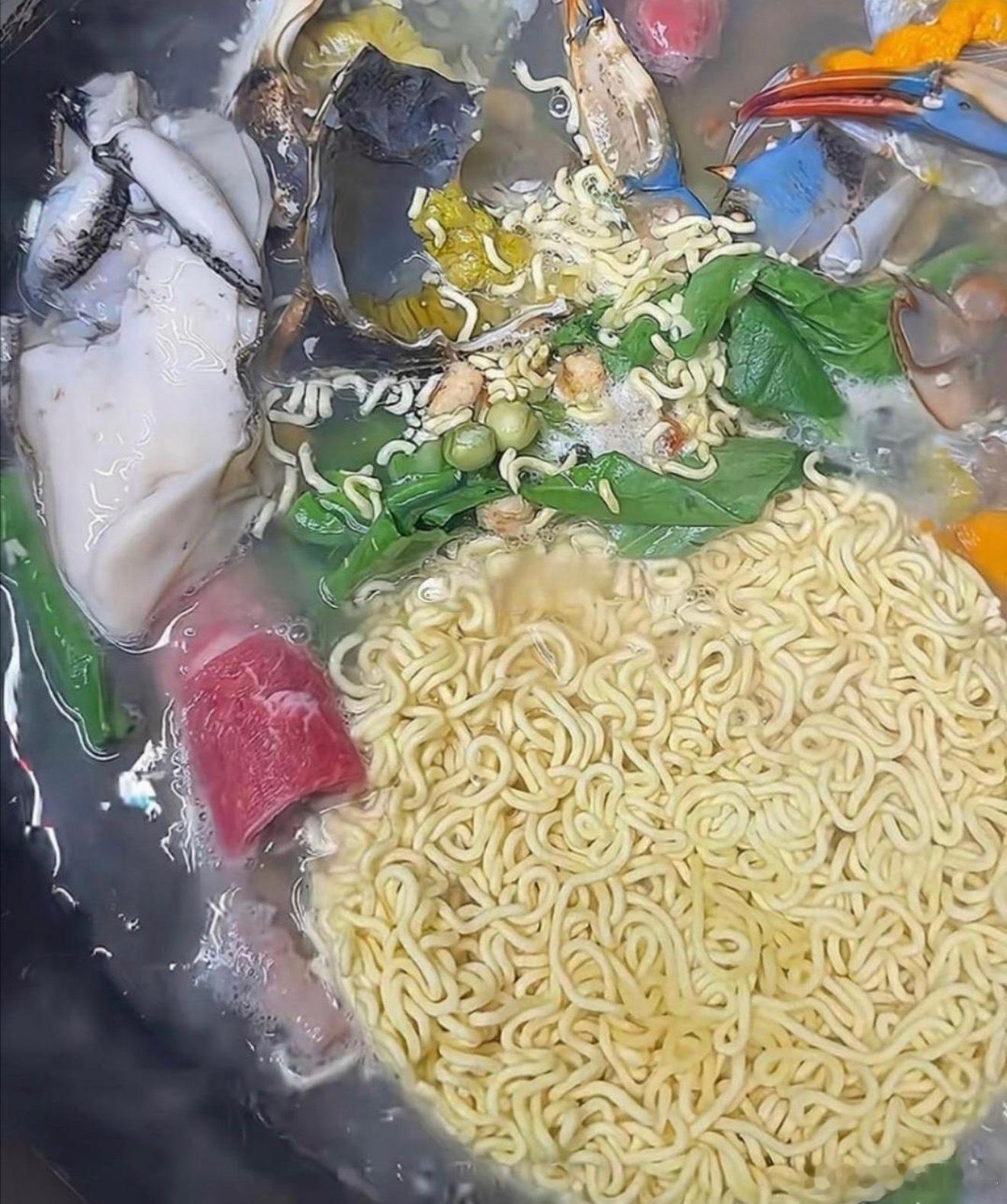 女朋友给我做的爱心午餐，这个我也不敢吃啊 