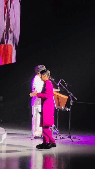 秦昊李克勤时隔两年同台秦昊李克勤披哥售后各自奔赴事业闪闪发光，一个巡演圆满一个深