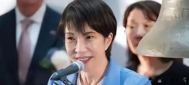 高市还是太嫩了点，以为捏着九成高端光刻胶市场，把10天审批拖到90天，就能让咱们