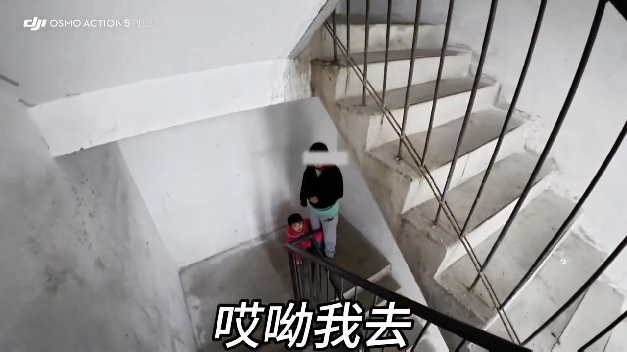 骑手真实经历：电梯里的小朋友反复按1楼，有点小紧张 #外卖小哥 #生活记录