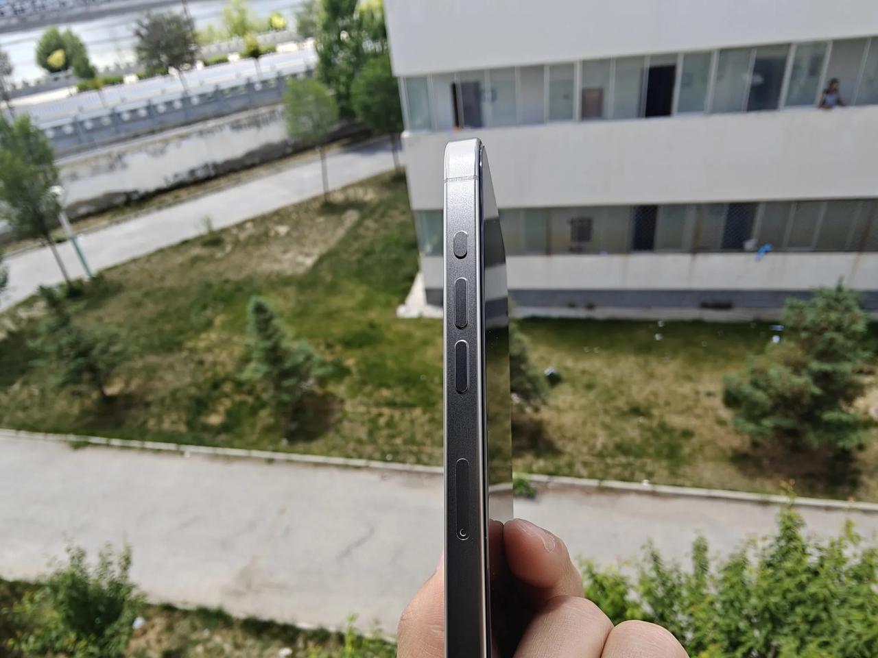 6700给买媛媛宝宝的iPhone 15Pro，256GB，这价格很划算吧[飞吻