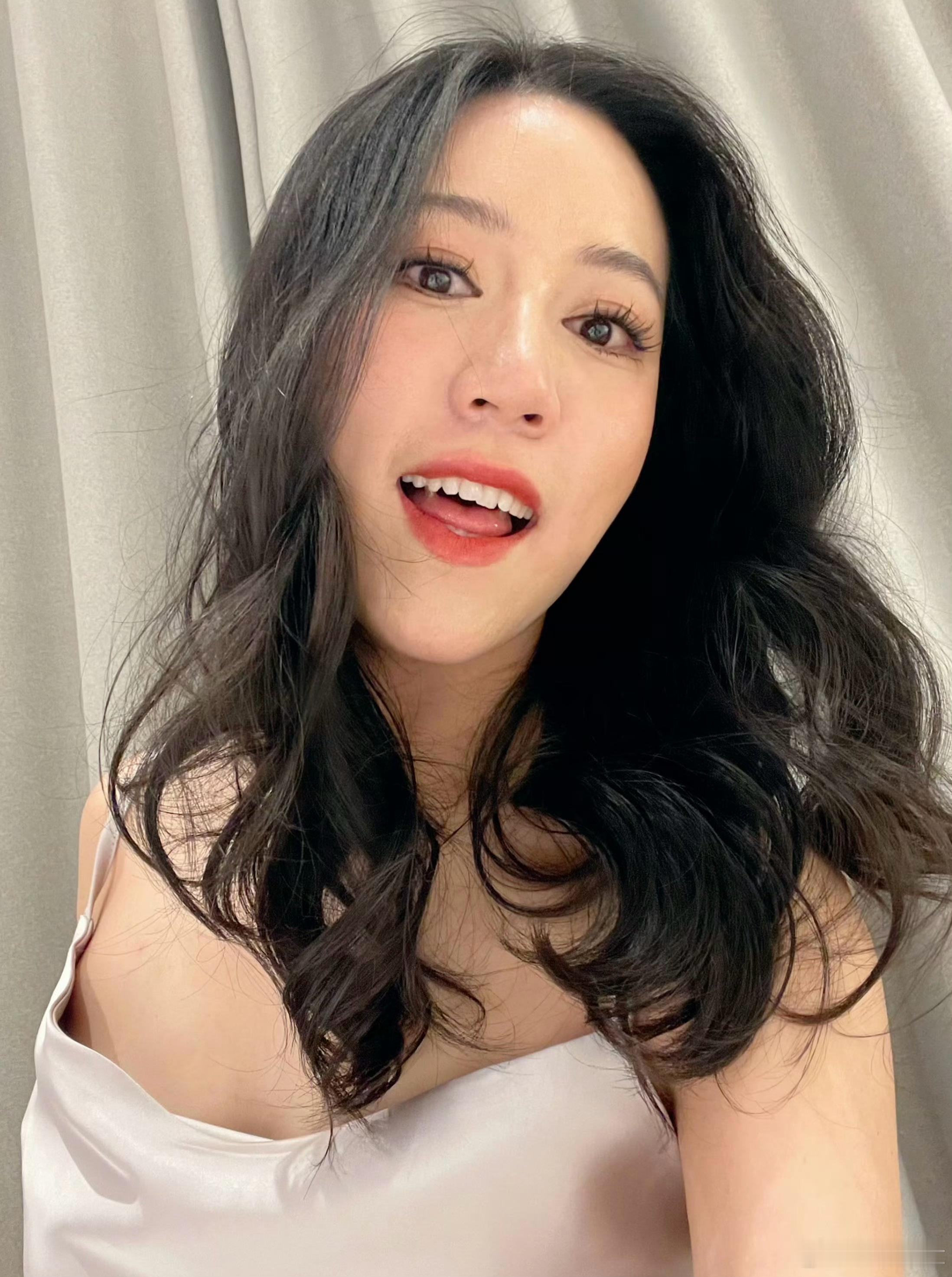 迷人大波浪小阿姨 ​​​