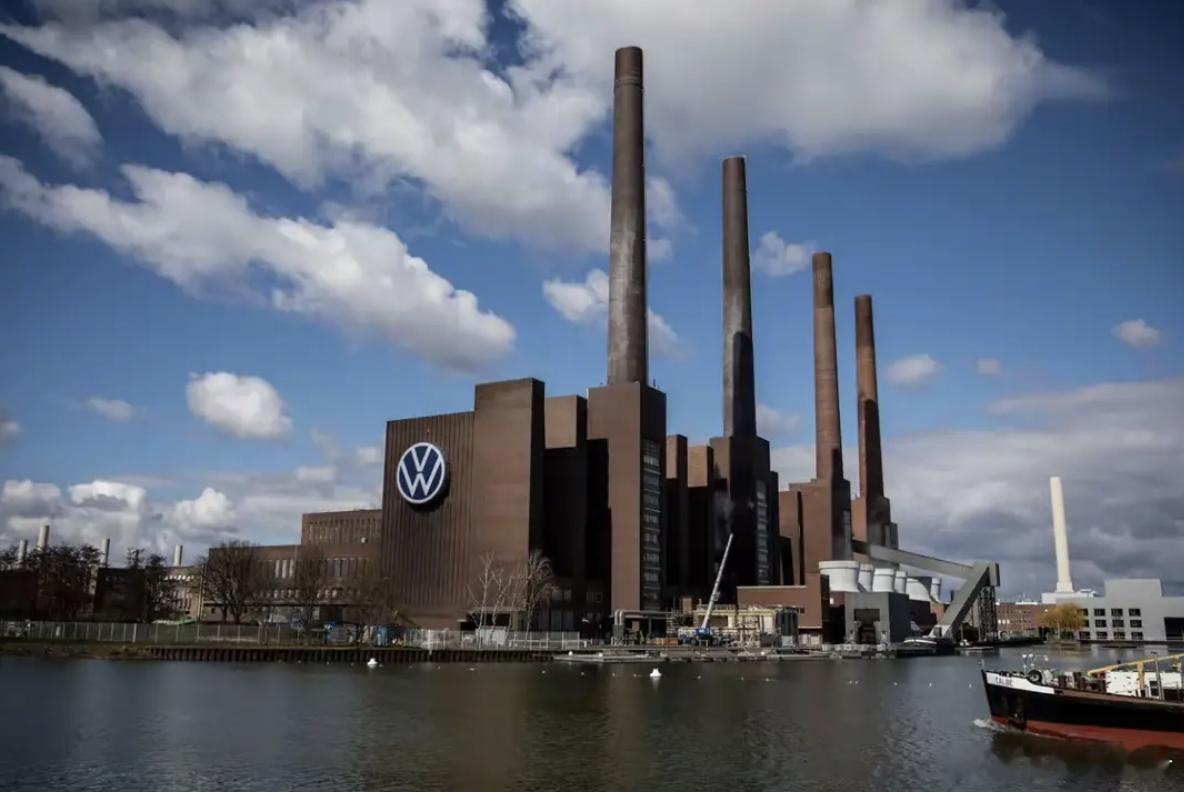 大众88年来首次关闭德国本土工厂！厂区将转型AI研发12月16日消息，大众汽车计