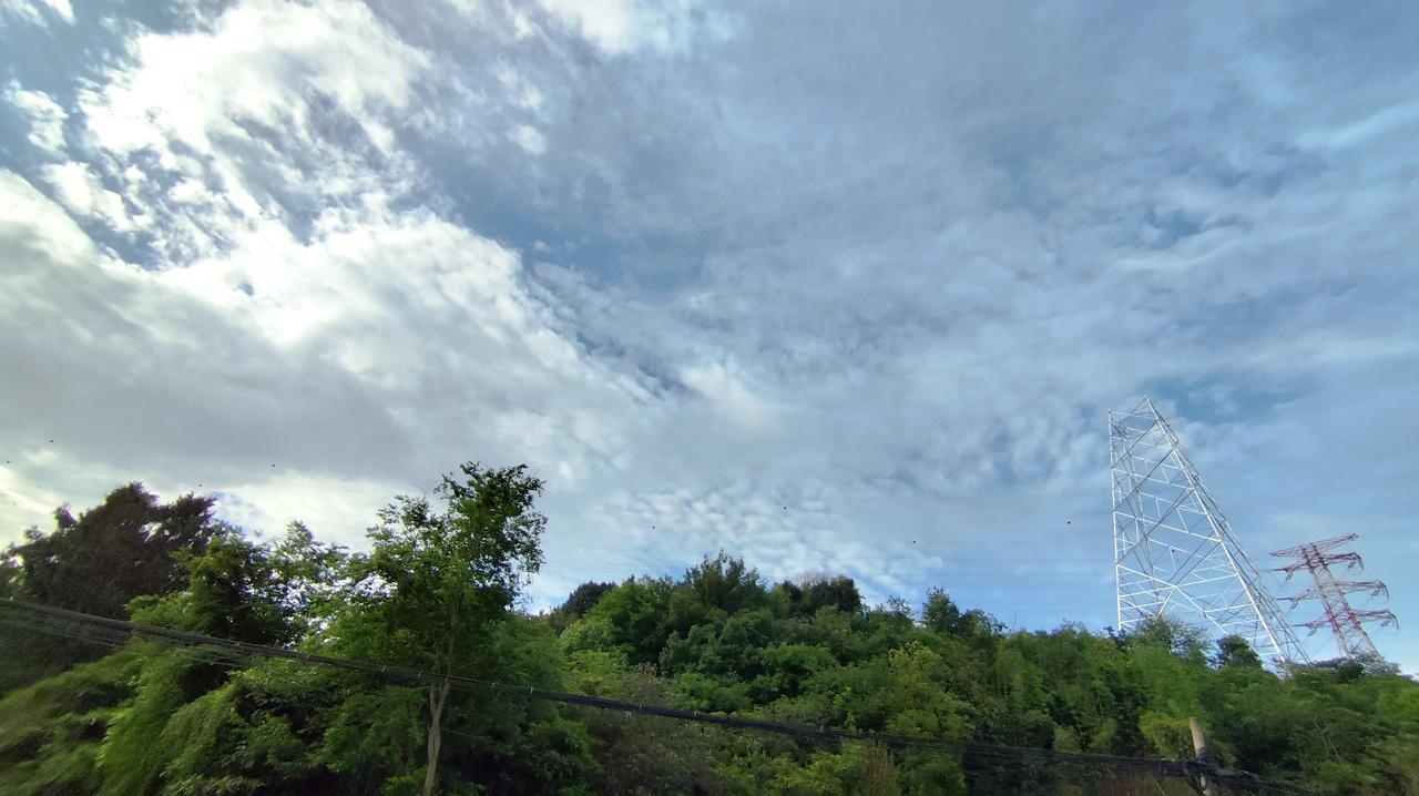 生活随拍自拍 晒生活点滴 今天的蓝天白云！