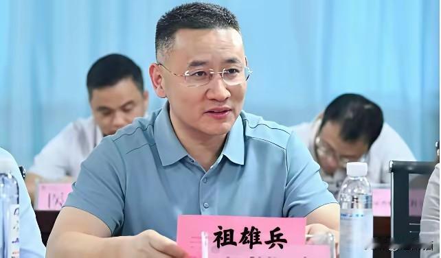 出轨医生被免职，到底冤不冤？
湖南省人民医院副院长祖雄兵和眼科主任曾琦，两位医生