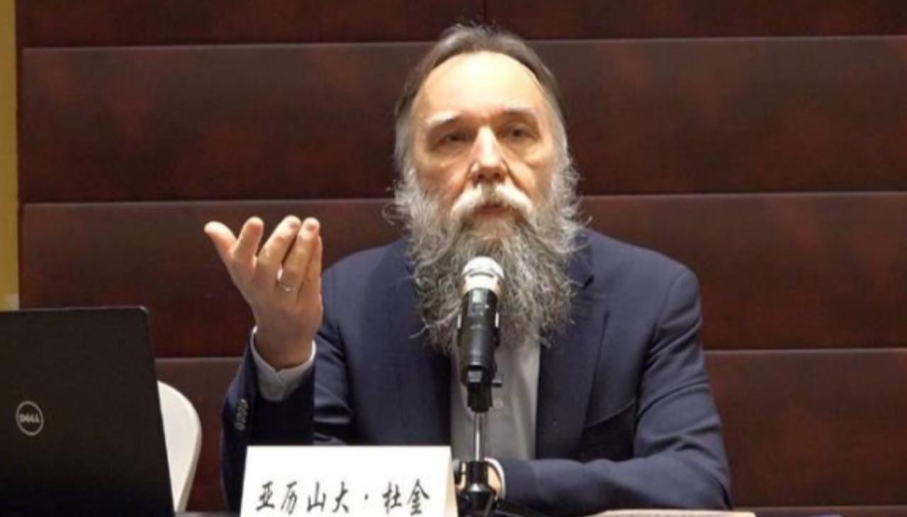 被称为 “普京大脑” 的杜金警告中国，有一说一，话很难听，但却是大实话：中国若决