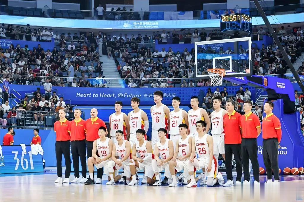 1/4决赛，中国男篮淘汰韩国，给中国男篮队员评分如下：


⒈赵睿，7分：开场状