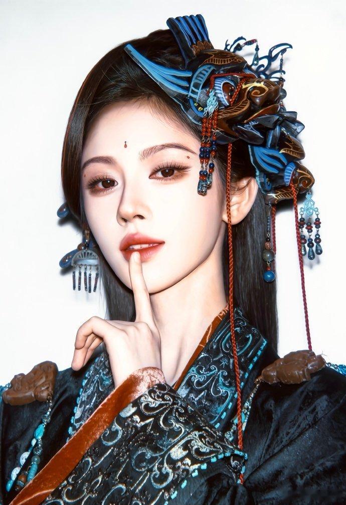 鞠婧祎撕拉片赛道依旧权威 撕拉片很考验骨相和氛围感，可鞠婧祎每次拍摄都稳稳出圈。