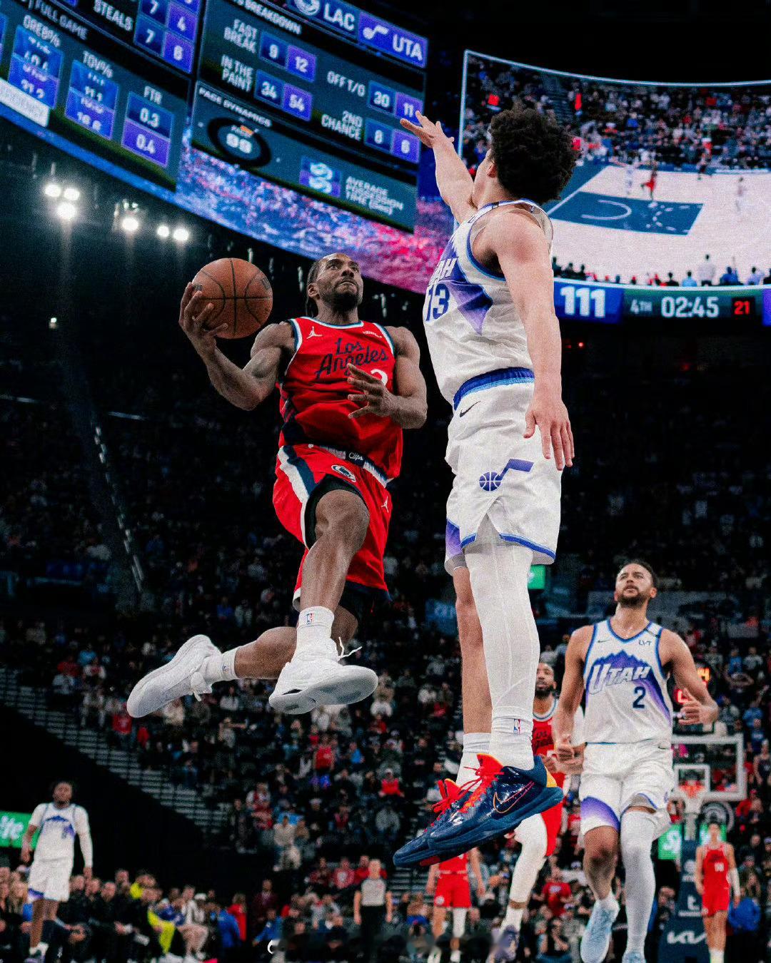 快船今日主场对阵绿军，比赛首发：哈登、邓恩、伦纳德、科林斯、大洛！继续北伐！快船