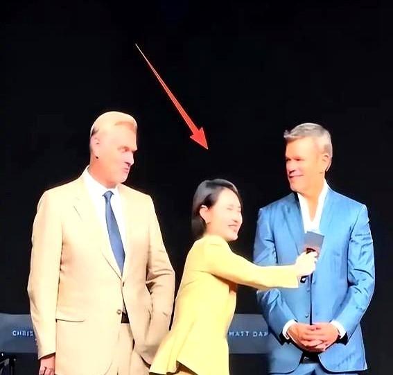 7月30日，北京《奥德赛》首映那一幕，陈璇被推上风口，多少有点冤。
现场机位压得