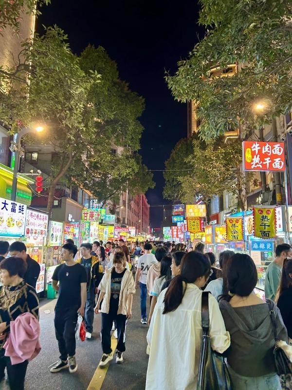 憋不住了，必须说说我最近遇上的一件事儿，就是咱们常年聊军事、聊战场，见多了动荡地