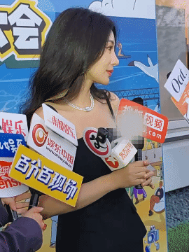 #柳岩说自己还没体验过爆红#在采访 中被问到，“您已经演过很多戏了，是一个很成熟