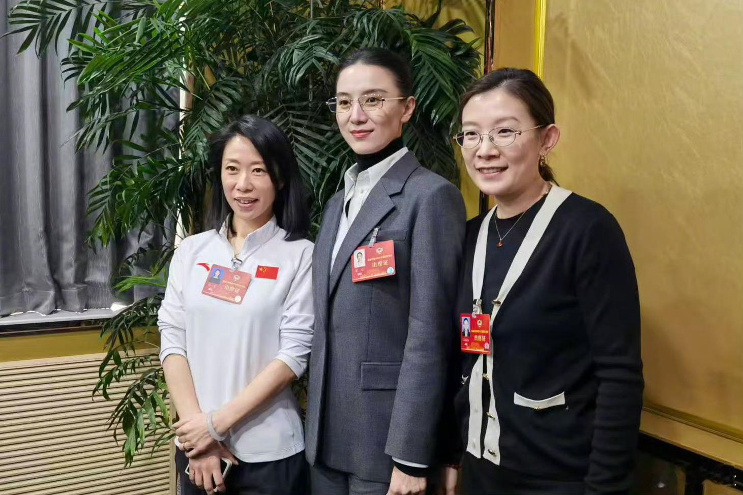 冬奥会 没想到还能有这样的同框！黑龙江文体三位优秀代表，演员宋佳和花滑名将申雪、