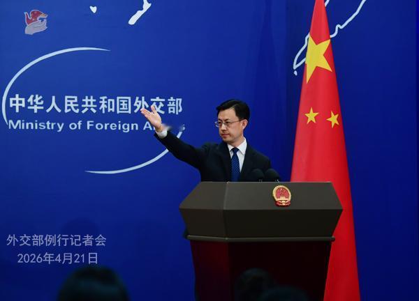 美国前常驻联合国代表黑利称美国上周末拦截的悬挂伊朗船旗的货轮自中国出发且装载用于