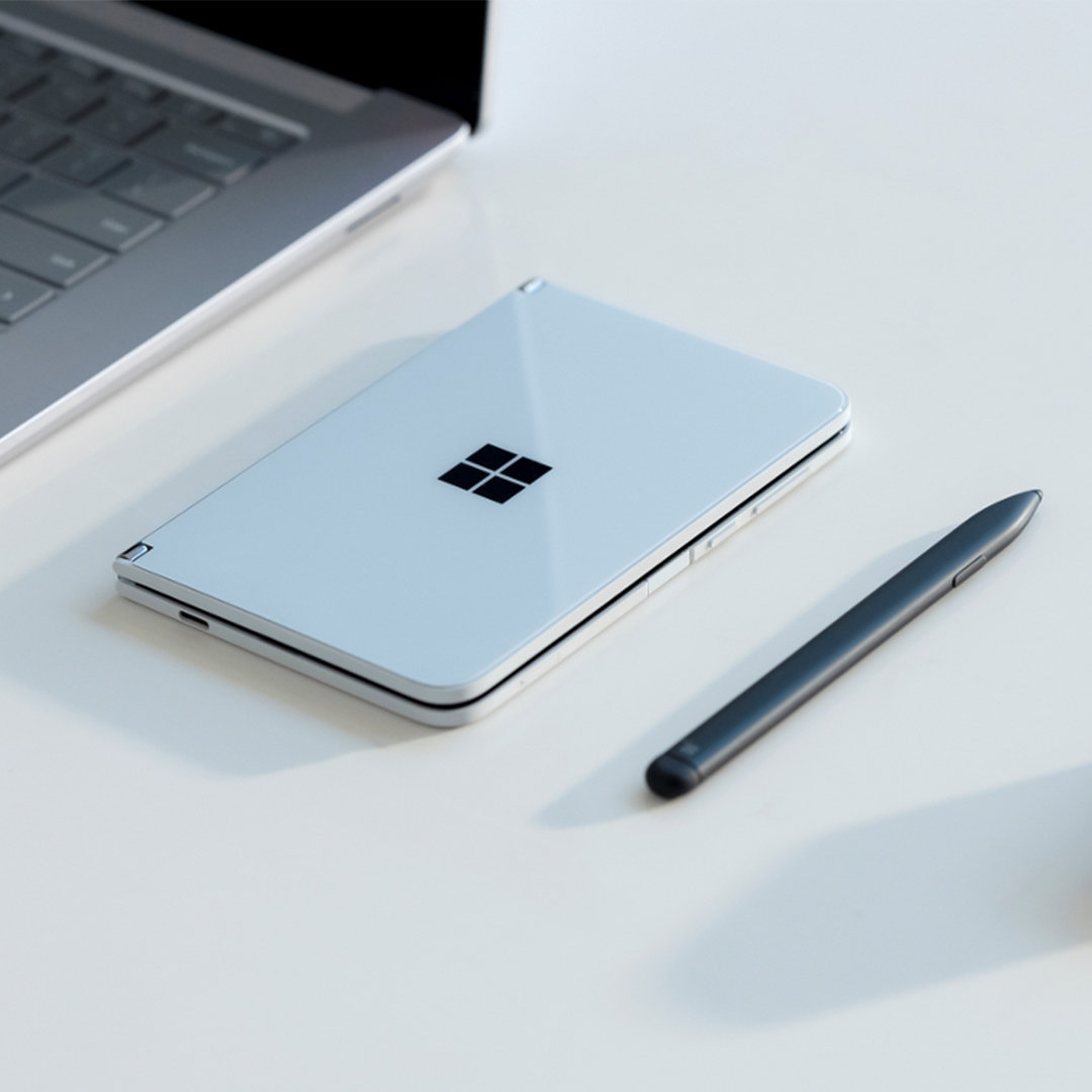 说归说，合起来的 Surface Duo 一代是真的好看。 