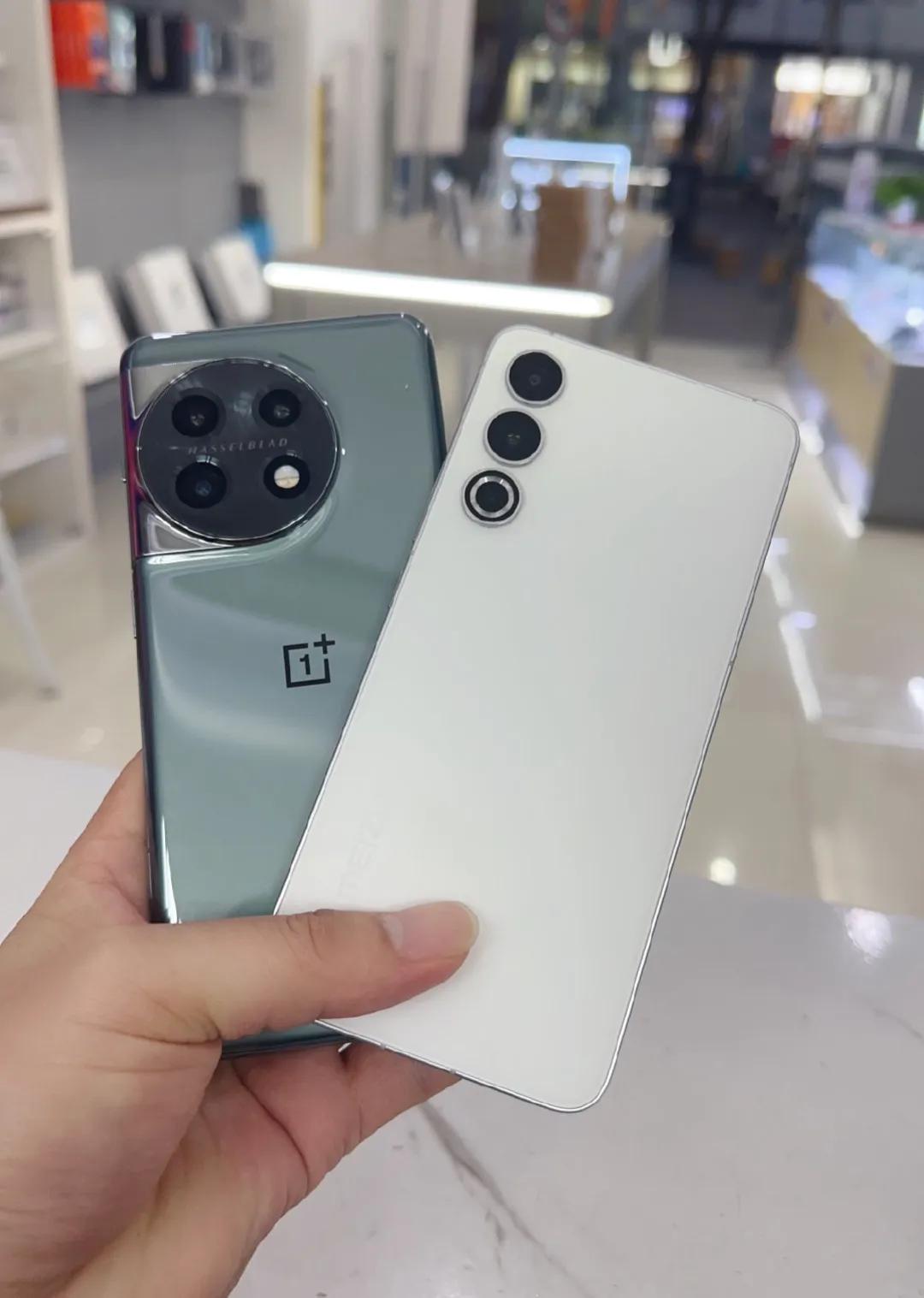 八九不离十，公职人员都在用什么手机：

管理层，老板：华为mate60pro➕，