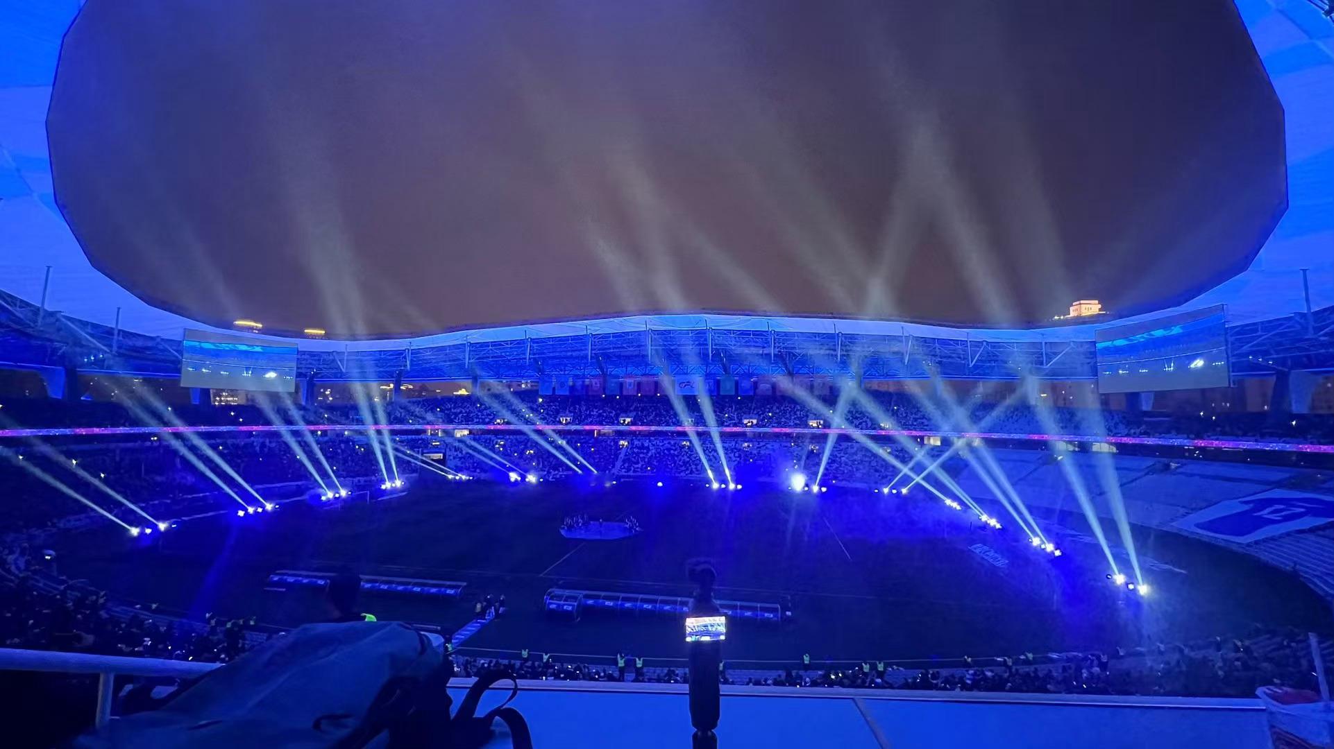 这几天一直觉得像做梦一样，这个赛季就这么结束了。过去这一年跑的现场、做的采访和活