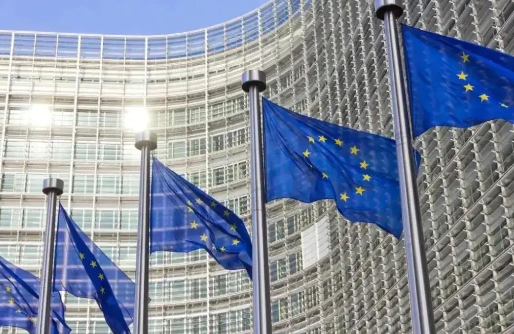 欧洲“完蛋”在左右摇摆！
1、欧洲现在还有没有影响力，有；还是不是全球主要玩家，