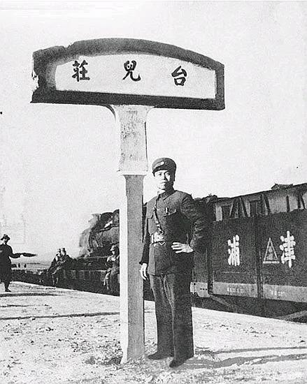 台儿庄大捷，最高指挥官李宗仁自然居功至伟，但因为某种原因，过于拔高他而贬低蒋，推