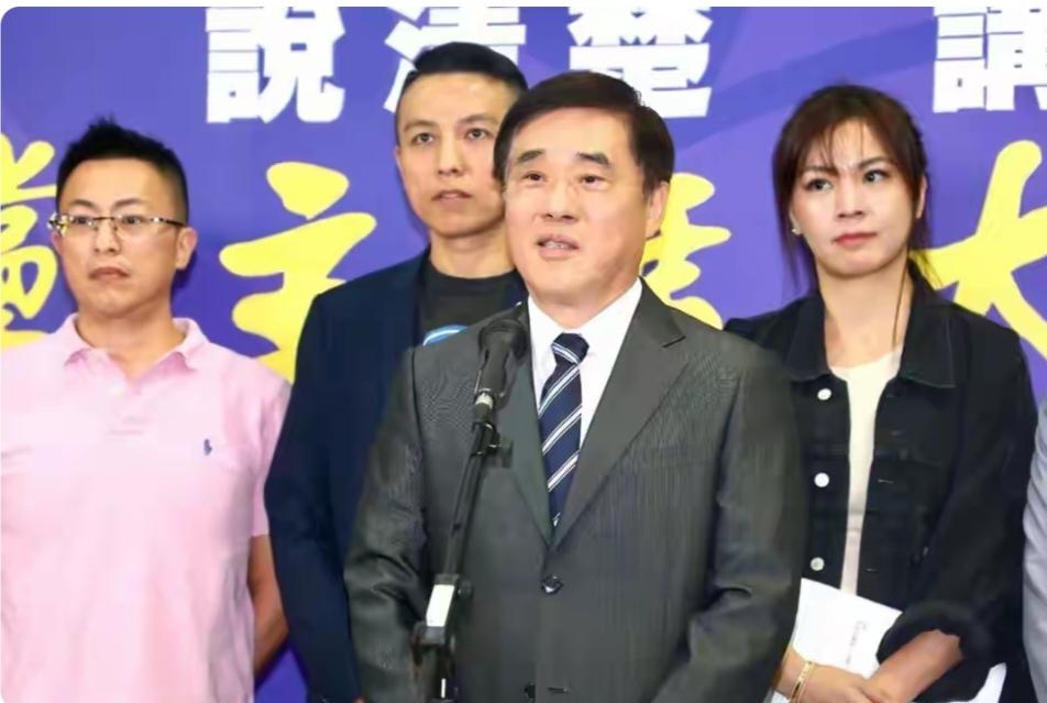 郝生不如赖活?

     赖清德要大幅提高台防务预算，国民党主席候选人郝龙斌表