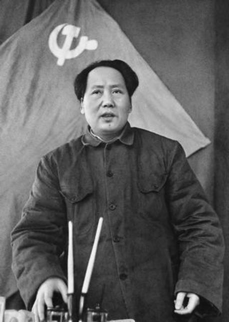 1949年7月1日，《人民日报》头版发表了毛泽东用了两天时间完成《论人民民主专政