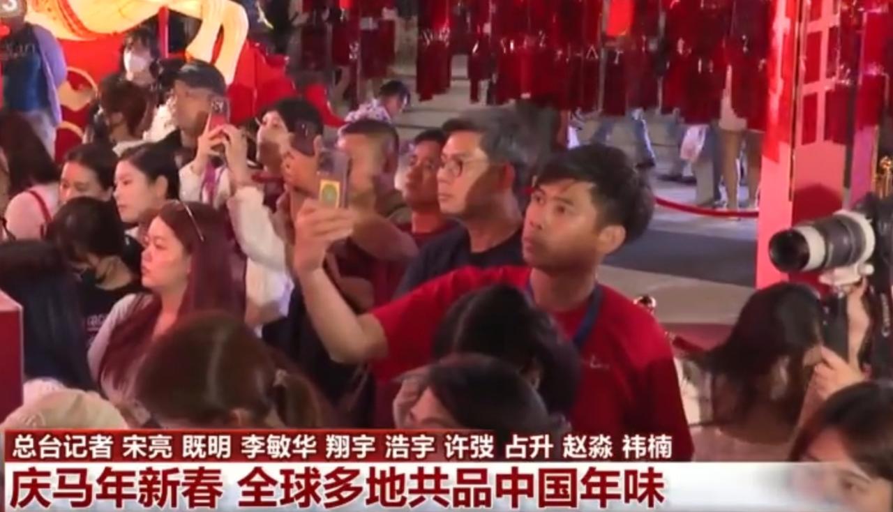 2026丙午马年新春，全球共庆中国年。迪拜哈利法塔、纽约帝国大厦、伦敦眼等地标点