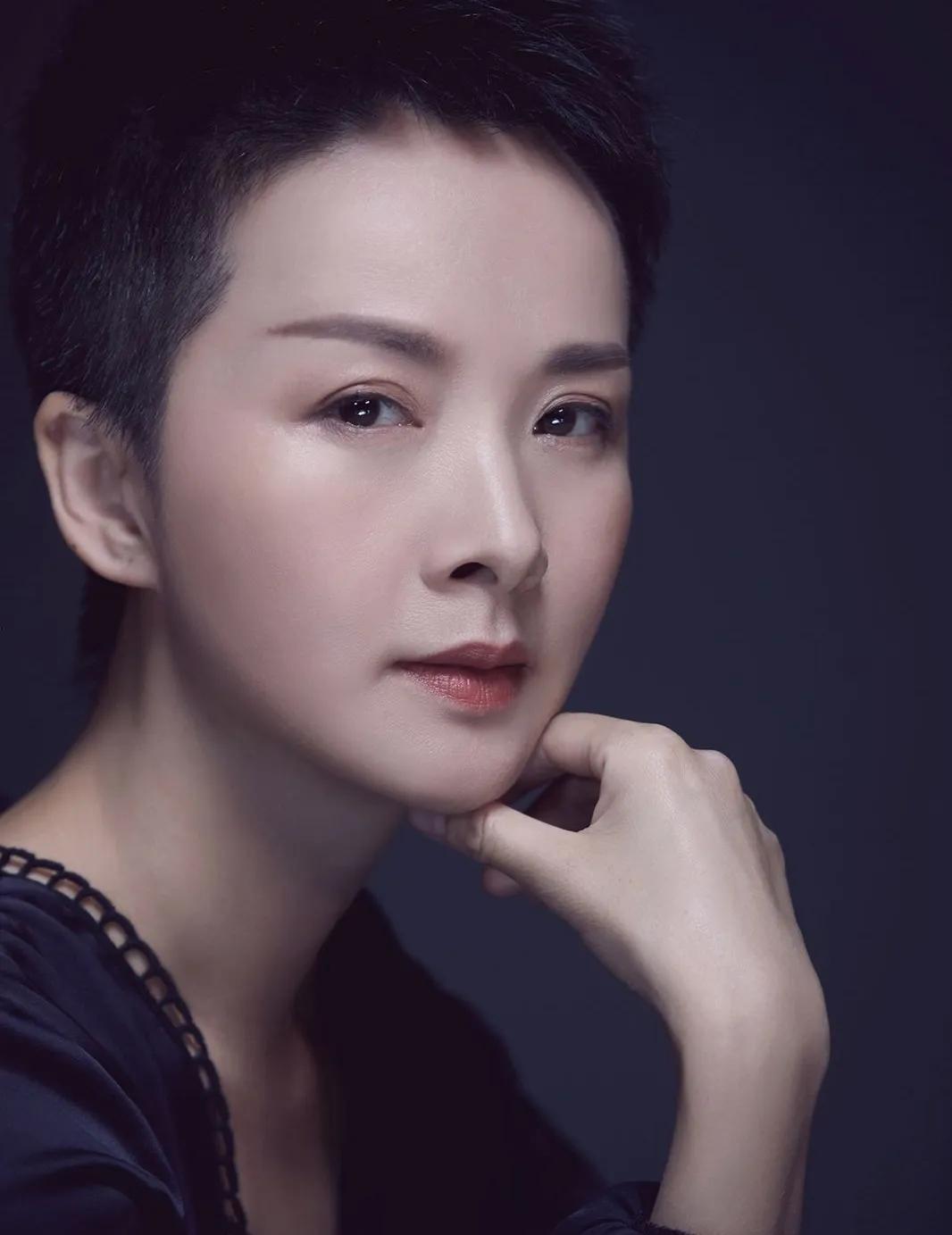 谢兰：从“香秀”到争议漩涡

昔日《大宅门》中灵动泼辣的李香秀，今因定居美国、回