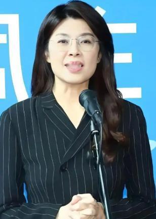 郑丽文这次发言把视角拉得很开，她压根没提1949年，直接把时间线拨回了130年前