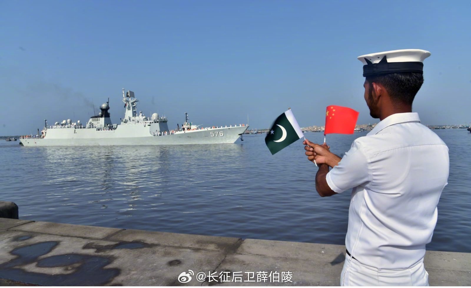 解放军海军“大庆”舰抵达卡拉奇，参加中巴联合海军“海上卫士IV”演习。海洋强国路