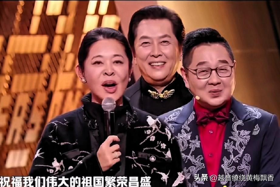 在张绍刚主持的吐槽大会上，被倪萍和唐国强抢了风头，倪萍可能是换了假牙的缘故吧，说