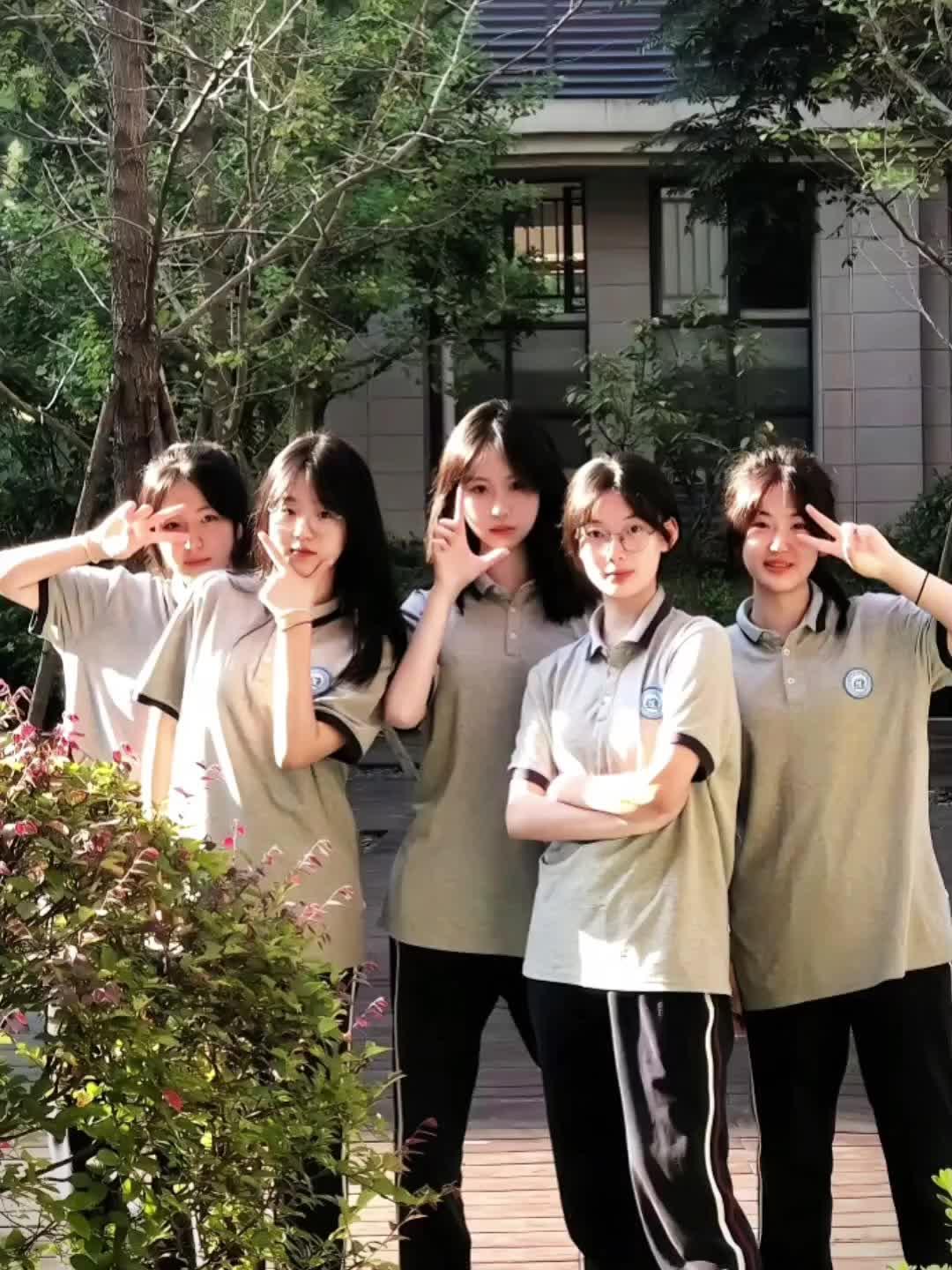 一不小心我们也成了多年的挚友…