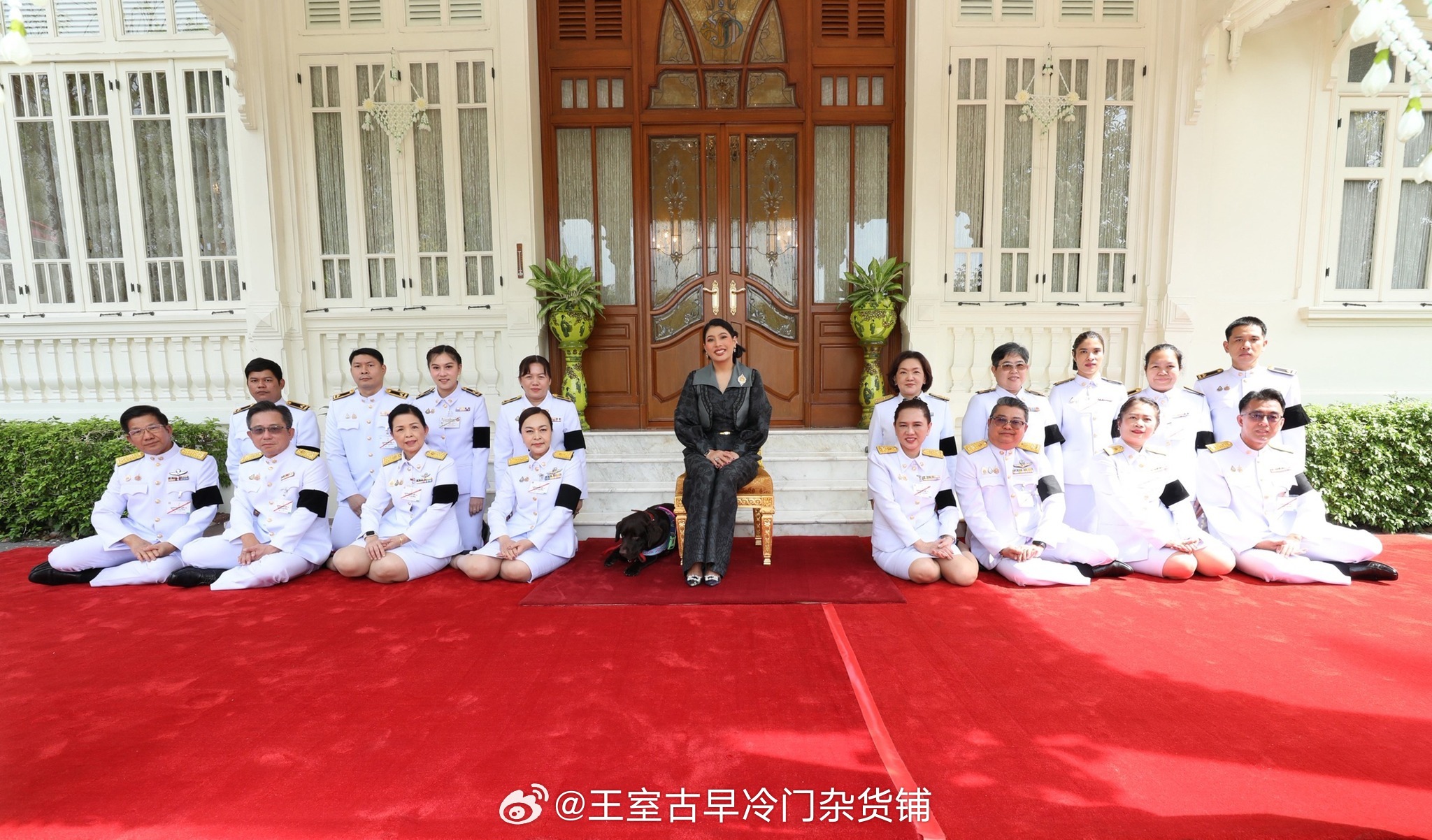 王室王室泰国王室镇宅 2026年4月3日，镇宅出席储蓄银行的创立纪念活动。 