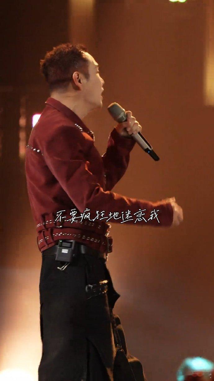 强强相逢，高音开战！孙楠小沈阳披荆斩棘直播同台比拼，尽情释放歌唱实力，氛围感直接